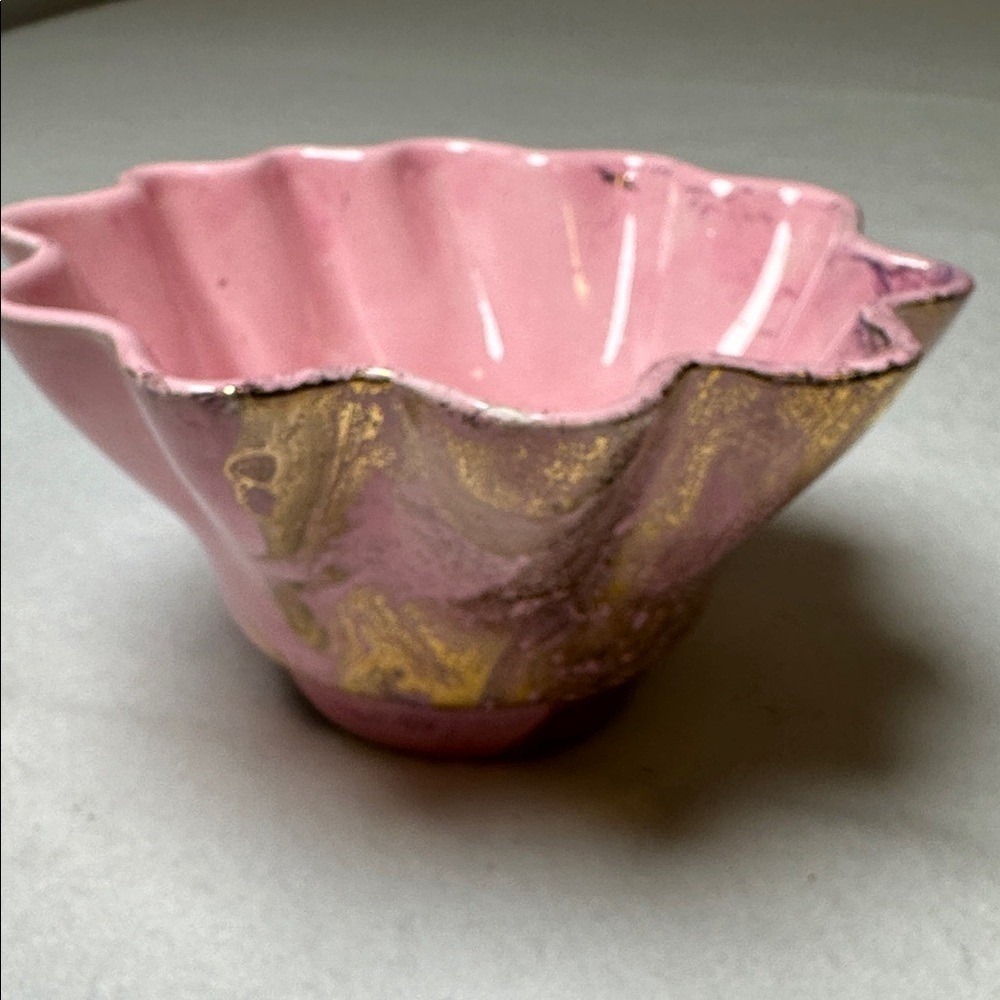 Pink Scalloped Edge Bowl Gold Accents Decorative‎ Candy Trinket Dish